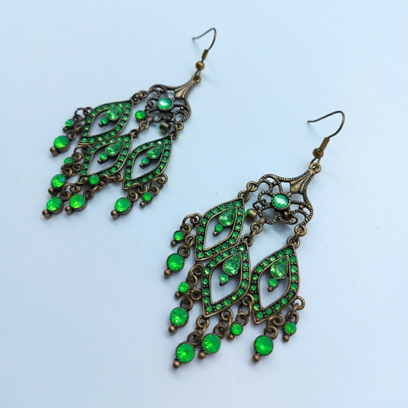 ⭐2 for $10⭐ Green chandelier earrings - Picture 1 of 3